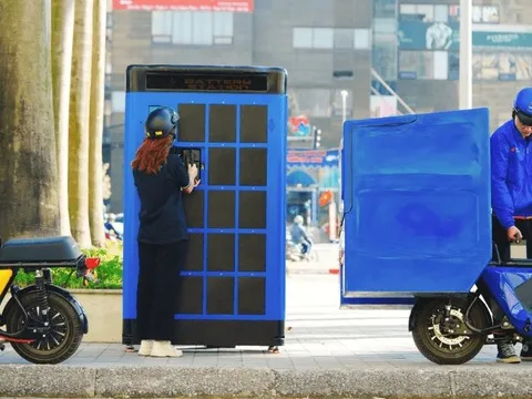 Không phải VinFast hay Dat Bike, đây mới là cái tên trong lĩnh vực xe máy điện ở Việt Nam khiến Bộ trưởng Mỹ "cực kỳ ấn tượng"