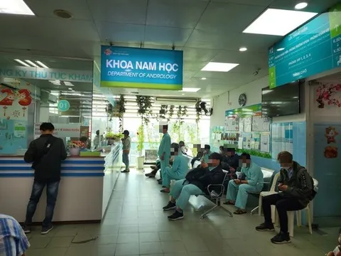 Uống rượu bổ mua trên mạng, "cậu nhỏ" cương cứng suốt 7 ngày