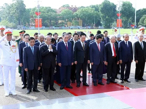 Lãnh đạo Đảng, Nhà nước tưởng niệm các Anh hùng liệt sĩ, vào Lăng viếng Chủ tịch Hồ Chí Minh