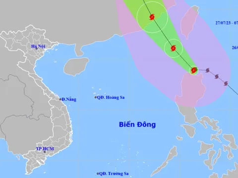 Bão Doksuri vào Biển Đông, thành bão số 2 giật cấp 17, sóng biển cao 8-10 m