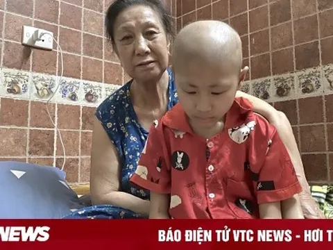 Bà ngoại 76 tuổi ngược xuôi khắp các bệnh viện điều trị ung thư xương cho cháu