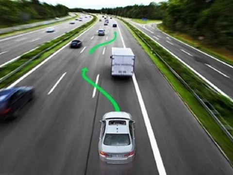 Kinh nghiệm vượt xe cùng chiều đúng cách, đảm bảo an toàn