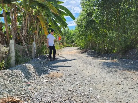 Chủ tịch xã nghiệm thu “khống” đường đề nghị bỏ tiền túi khắc phục