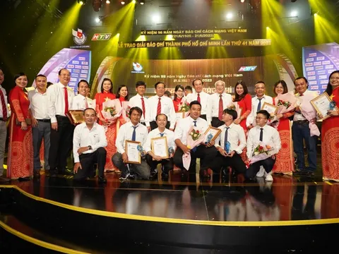 Bóc trần GÓC KHUẤT quảng cáo ngoài trời