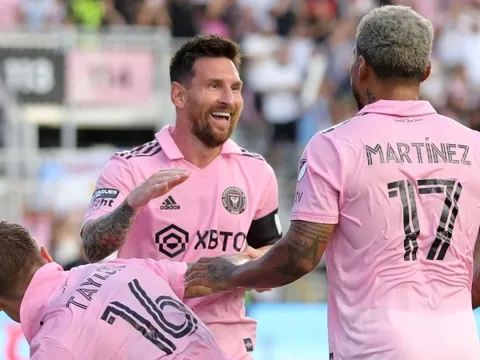 Messi "ghi bàn" cho Apple