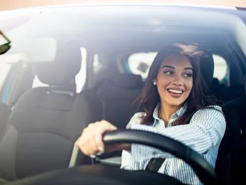 Những kinh nghiệm giúp phụ nữ lái ô tô an toàn