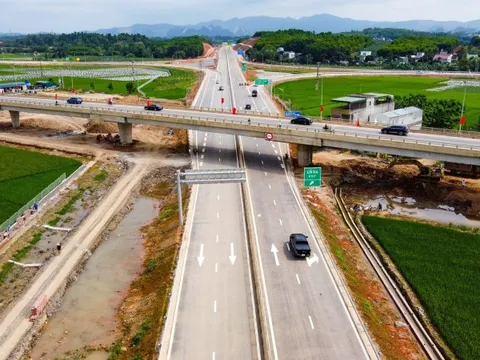 Phấn đấu cả nước có khoảng 5.000 km đường bộ cao tốc vào năm 2030