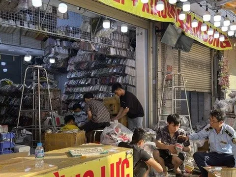 Phát hiện số lượng lớn linh kiện, phụ kiện, thiết bị điện thoại di động không xuất xứ