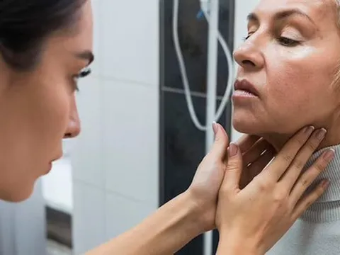 Khi ung thư phát triển tại vùng đầu - cổ, cơ thể sẽ phát ra 4 ‘tín hiệu’ điển hình sau