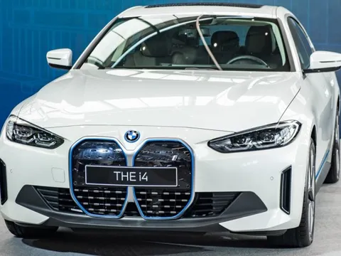 BMW i4 giá gần 3,8 tỷ tại Việt Nam: Vài điểm khác 4-Series, không mạnh bằng Taycan nhưng tầm vận hành khủng gần 600km/sạc