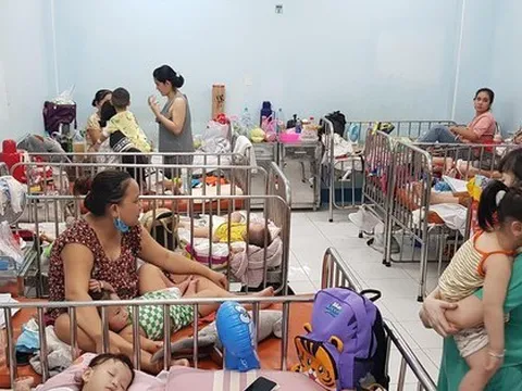 Dịch tay chân miệng diễn biến phức tạp: Ca bệnh tăng, thuốc điều trị cạn kiệt