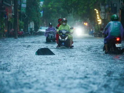 Mưa to khắp nơi trên cả nước, đe doạ ngập lụt, sạt lở đất