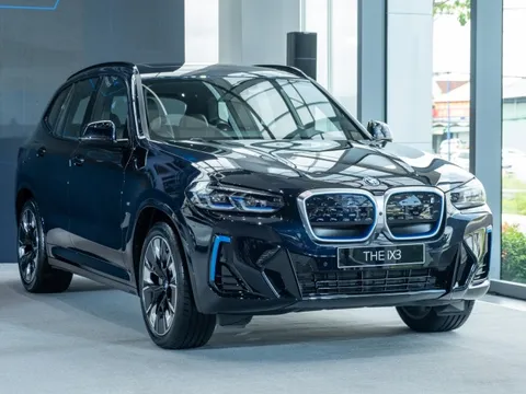 BMW iX3 ra mắt Việt Nam: Giá gần 3,5 tỷ, mạnh hơn, cao cấp hơn X3 lắp ráp, sạc 1 lần dư sức chạy TP. HCM - Nha Trang