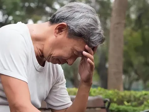 Cầm lương hưu gần 50 triệu đồng/tháng về quê hưởng tuổi già, vợ chồng U70 vỡ mộng, phải chọn sống ‘giả nghèo’