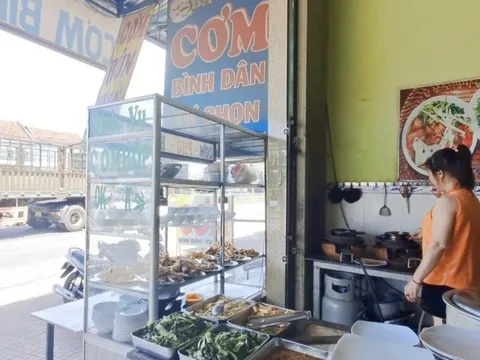 Phạt quán cơm bị tố "dồn thức ăn thừa bán cho khách" 4 triệu đồng vì vi phạm vệ sinh ATTP