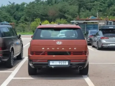 Hyundai Santa Fe mới lộ diện trên đường vận chuyển, khách Việt thêm sốt sắng chờ ngày được nhìn thực tế