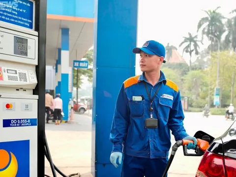 Giá xăng tăng mạnh từ 15h chiều hôm nay