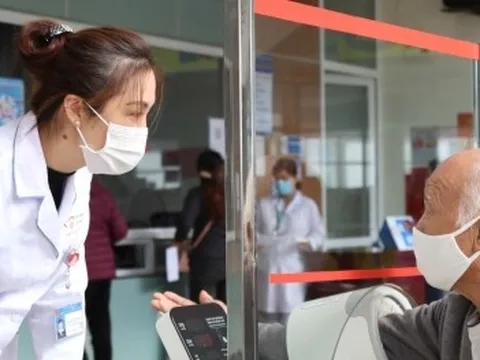 Chuyển bệnh viện trung ương cho Hà Nội quản lý, lo ngại làn sóng y bác sĩ nghỉ việc