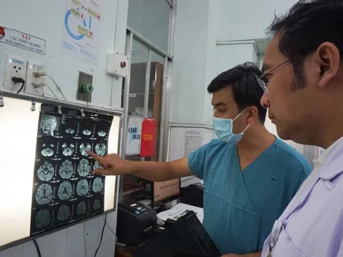 Lần đầu tiên, bác sĩ sử dụng ECMO cứu trẻ mắc tay chân miệng nặng