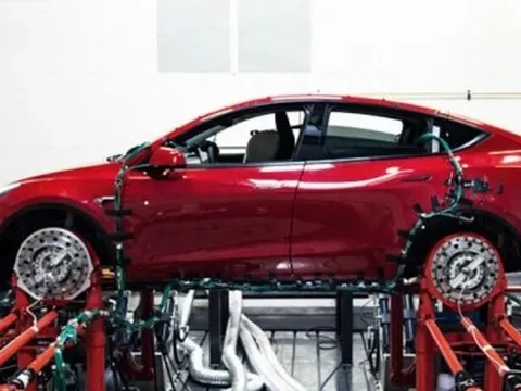 Tesla bí mật thâu tóm công ty công nghệ sạc không dây của Đức