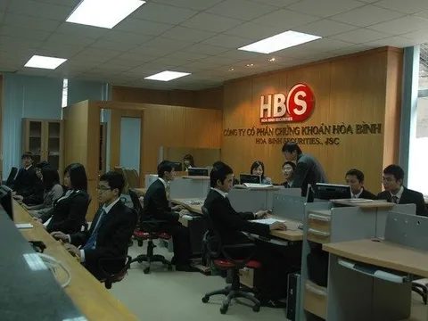 Doanh nhân 20 tuổi làm chủ tịch 1 công ty chứng khoán đang niêm yết