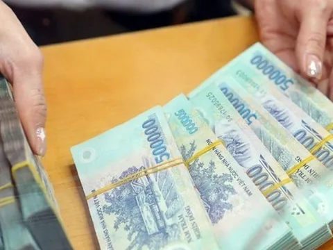 Lãnh đạo doanh nghiệp và người nhà ồ ạt bán cổ phiếu