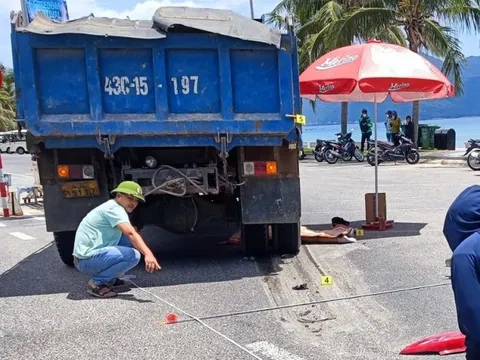 Lái xe tải khiến cô gái tử vong, tài xế rời khỏi hiện trường