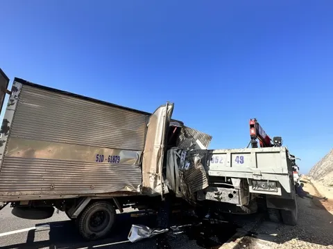 Tai nạn trên cao tốc Vĩnh Hảo - Phan Thiết, phụ lái văng khỏi cabin, tử vong