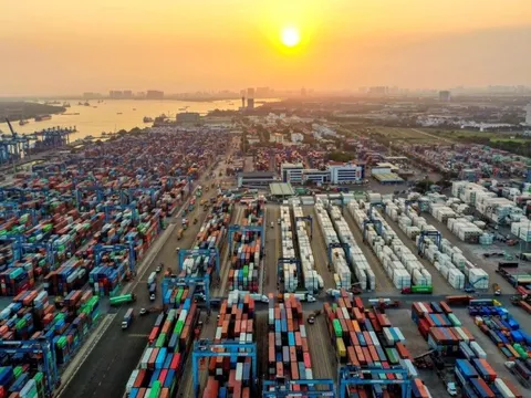 Một công ty làm BĐS và massage giải trí chi hơn 300 tỷ đồng để trở thành cổ đông lớn của Cảng Sài Gòn (SGP)