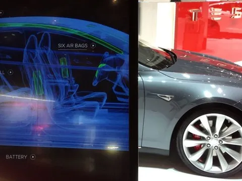 Nhóm sinh viên 'jailbreak' xe Tesla, mở khóa tính năng phải bỏ tiền mới được sử dụng: "Đã có thể dùng miễn phí ghế sưởi"