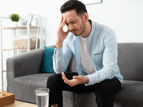 “Tôi tưởng cơn đau đầu rồi sẽ tự khỏi, ai ngờ đó lại là dấu hiệu của suy thận”