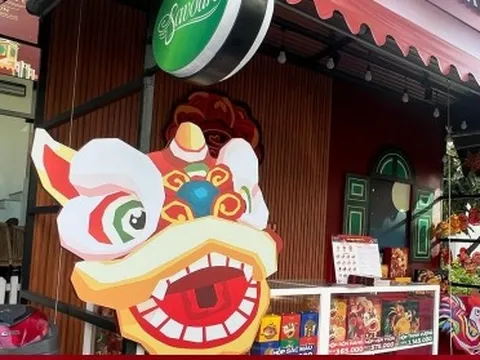 TP.HCM: Bánh trung thu 'xuống phố' sớm, tiểu thương lo lắng không dám nhập nhiều