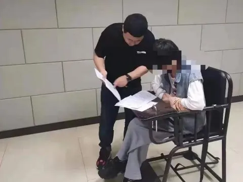 Bị "công an" giả lừa chuyển hết tiền tiết kiệm 10 năm của cả nhà, công an “thật” làm đúng một việc, 15 phút sau nạn nhân thu hồi được tiền