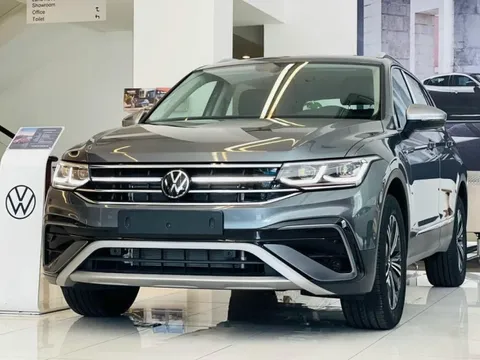 Mẫu SUV gia đình 7 chỗ giảm giá kỷ lục 400 triệu đồng có gì đặc biệt?