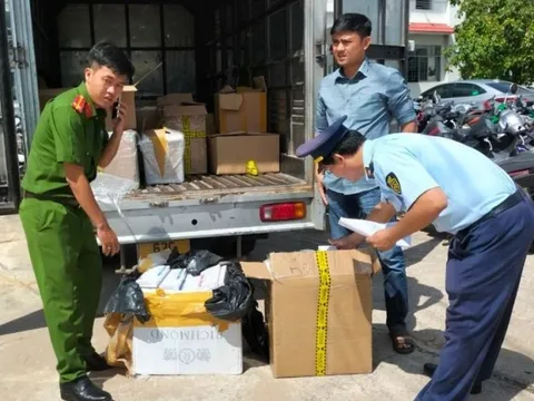 Long An: Bắt giữ đối tượng vận chuyển gần 10.000 bao thuốc lá lậu