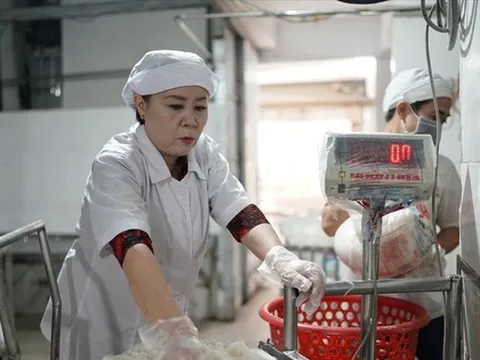 'Nhấp nhổm' theo giá gạo