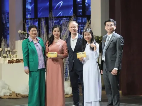 Sau khi nhận 2 vé vàng tại Shark Tank và cam kết đầu tư từ 3 "cá mập", startup bán nến thơm của cặp chị em Gen Z giờ ra sao?