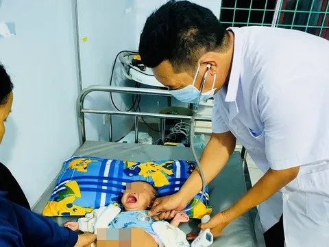 Bé gái 4 tháng tuổi ở Quảng Bình bị mẹ bỏ rơi trong đêm