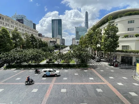 Phục vụ đi bộ, đường Nguyễn Huệ cấm xe sáng cuối tuần