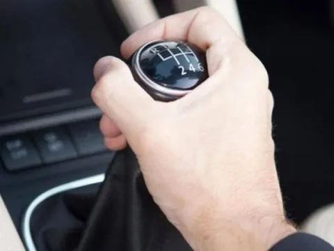 Kinh nghiệm chạy xe xuống dốc hầm đỗ ô tô an toàn