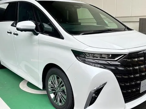 Đại lý tư nhân nhận cọc Toyota Alphard 2024: Giá hơn 4 tỷ, giao tháng 11, đã có khách đặt mua