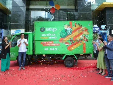 Giới trẻ Việt Nam hào hứng với chuyến xe "Hàn" rong
