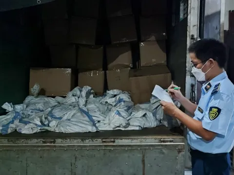 QLTT TP HCM tạm giữ hàng chục ngàn món đồ ngũ kim có dấu hiệu giả nhãn hiệu