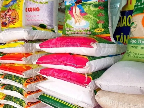 Giá gạo tăng dần: Áp lực cho cả người mua, người bán