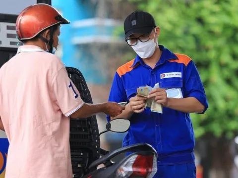 Giá xăng dầu tiếp tục tăng mạnh từ 15h chiều nay