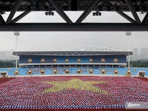 Kỷ lục 5.000 người đồng diễn Yoga tại SVĐ Mỹ Đình