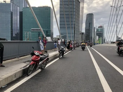 Hãy chầm chậm thưởng thức cảnh đẹp!