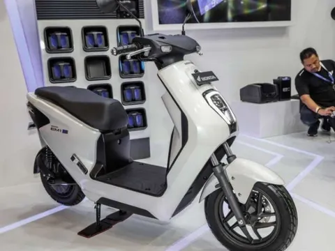 'Lính tiên phong' xe máy điện của Honda chính thức trình làng tại thị trường Đông Nam Á: tốc độ 45km/h đi được 40km, giá từ 62 triệu đồng