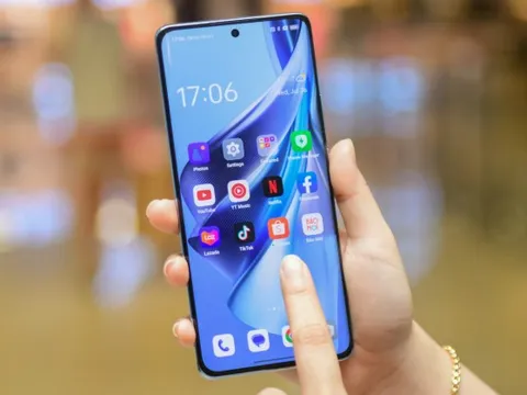 Mẫu điện thoại "hot" nhất tháng 8: "Phá đảo" với 23.000 đơn đặt trước, sạc nhanh chỉ 35 phút, pin trâu
