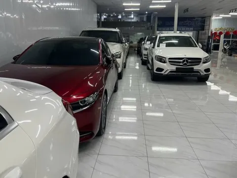 Giá rớt thảm, chủ showroom ô tô cũ “khóc ròng”